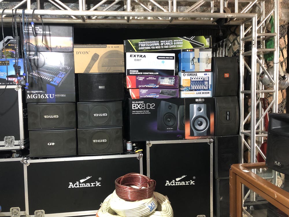 Professional DJ Equipment for Sale in Kampala Uganda. Audio Equipment, Music Equipment, Musical Instruments, Sound Equipment, Audio and Music Equipment for Hire in Uganda. DJS Box Uganda. Ugabox