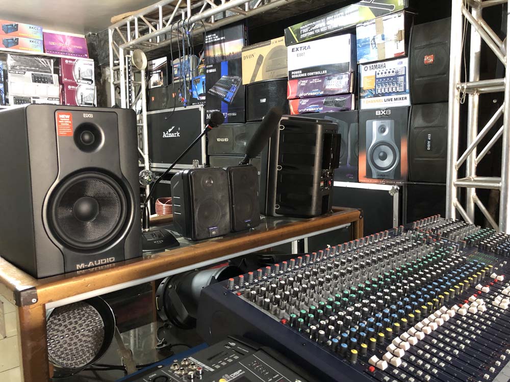 Professional DJ Equipment for Sale in Kampala Uganda. Audio Equipment, Music Equipment, Musical Instruments, Sound Equipment, Audio and Music Equipment for Hire in Uganda. DJS Box Uganda. Ugabox