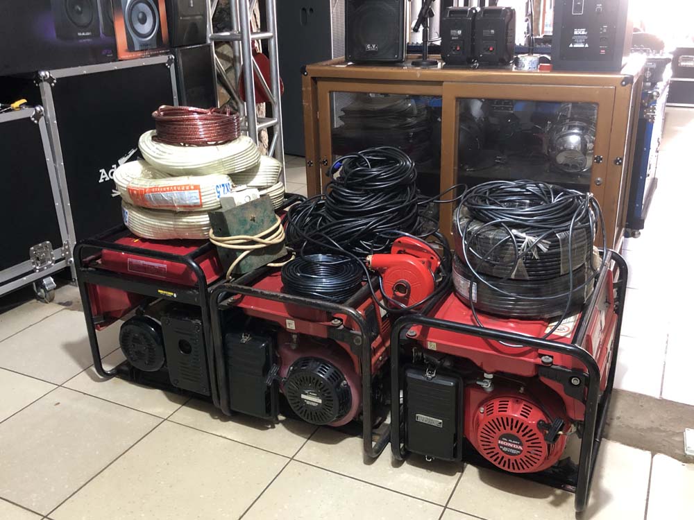 Professional DJ Equipment for Sale in Kampala Uganda. Audio Equipment, Music Equipment, Musical Instruments, Sound Equipment, Audio and Music Equipment for Hire in Uganda. DJS Box Uganda. Ugabox