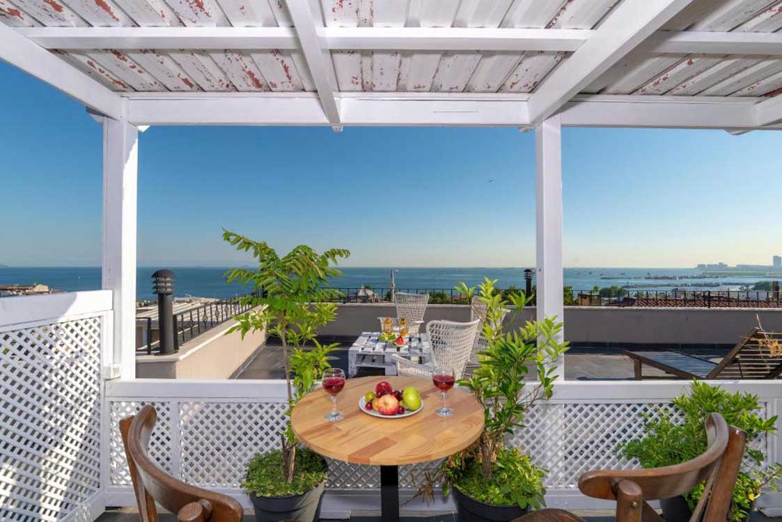 Balcony Shade Design in Kampala Uganda. Pergola Roof Design/Pergola Building. Other Services: Wood/Aluminium Pergola Design and Installation, Aluminium Roofs, Glass Roofs, Aluminium Doors and Windows, Home Interior and Exterior Design, Aluminium Products, Aluminium Construction, Aluminium House, Aluminium Building, Aluminium/Steel Fabrication in Kampala Uganda, Ugabox