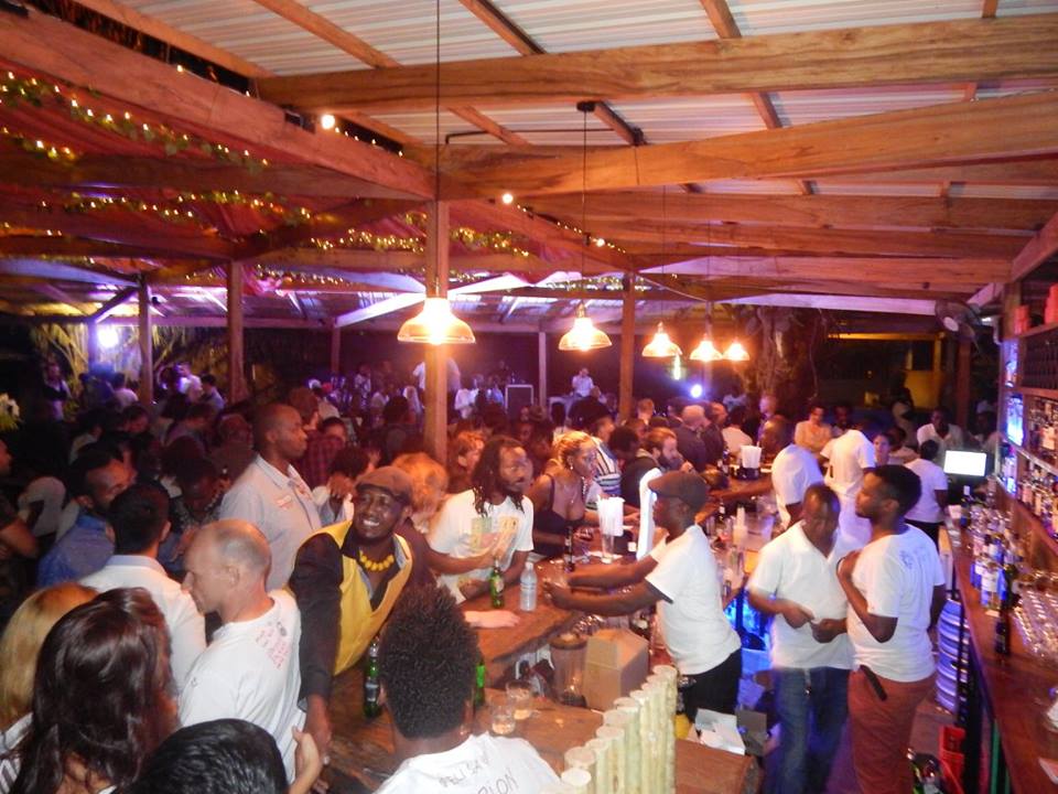  Otters Bar Kampala Uganda, Good food in Kampala, Food & Drink, Top Bar, Top Restaurant, Lounge, Top Bar and Lounge, Cool night out, Beer, Wine, Spirits, Cocktail bar, Sports Bar, Amazing Beer prices, Cheap Beer, Great Place to Drink after work, Gins and local beers, Grilled food and wood-fired pizzas, Chatting and Drinking, Chilling with friends and mates, Date night, Eating and Drinking, Private parties, Drinking and Dancing, Cocktail Bar, Lounge Bar, Party Bar, Kampala Pub, Cool DJs, Lively Music, Great Beer Drink Out, Tasteful Delicious food in Kampala, Amazing Drinking Venue in Kampala Uganda, Ugabox