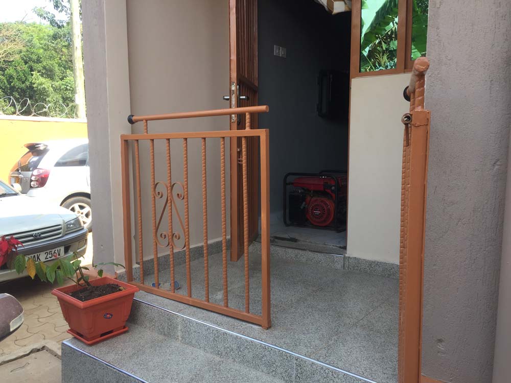 Bed and Breakfast in Kayunga Uganda. BM Country Side Inn Kayunga Uganda. Clean Secure Lodge Accommodation Services in Kayunga with Self Contained Rooms with DSTV and Internet/Wifi Near Kayunga Hospital, Ideal for Corporates/Tourists/Travellers in Eastern Part of Uganda. Ugabox