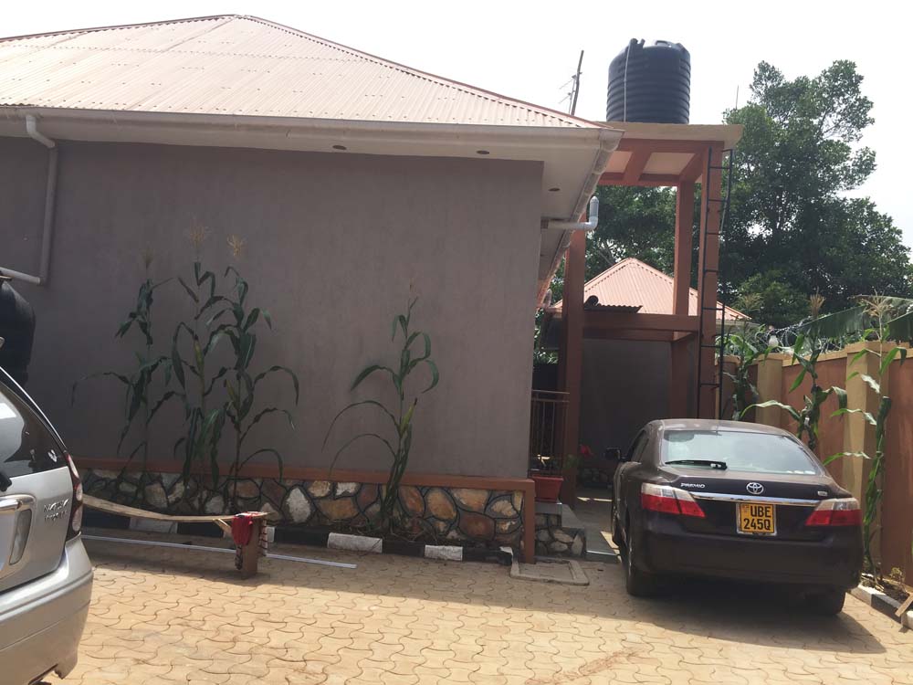 Bed and Breakfast in Kayunga. BM Country Side Inn Kayunga Uganda. Clean Secure Lodge Accommodation Services in Kayunga with Self Contained Rooms with DSTV and Internet/Wifi Near Kayunga Hospital Ideal for Corporates/Tourists/Travellers in Eastern Part of Uganda. Ugabox