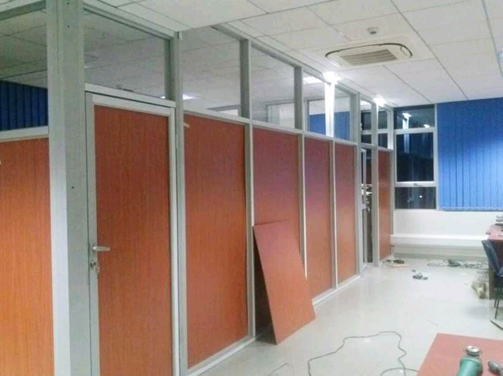 Aluminium Profile Office Partitioning in Kampala Uganda, Aluminium Design Works/Installation and Glass Works in Uganda, Luxury Aluminium and Glass Solutions Uganda, Ugabox