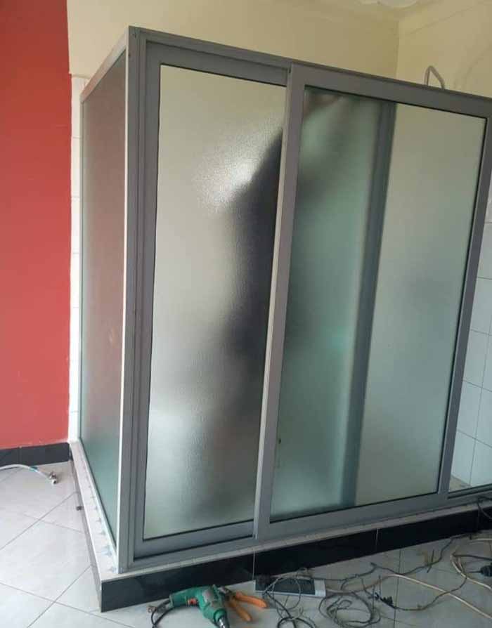 Shower Cabins in Kampala Uganda, Aluminium Shower Cabins in Uganda, Aluminium Design Works/Installation and Glass Works in Uganda, Luxury Aluminium and Glass Solutions Uganda, Ugabox