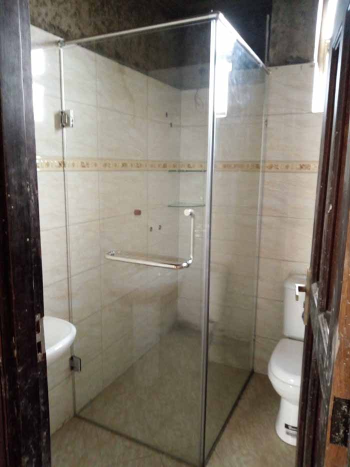 Shower Cabins in Kampala Uganda, Aluminium Shower Cabins in Uganda, Aluminium Design Works/Installation and Glass Works in Uganda, Luxury Aluminium and Glass Solutions Uganda, Ugabox