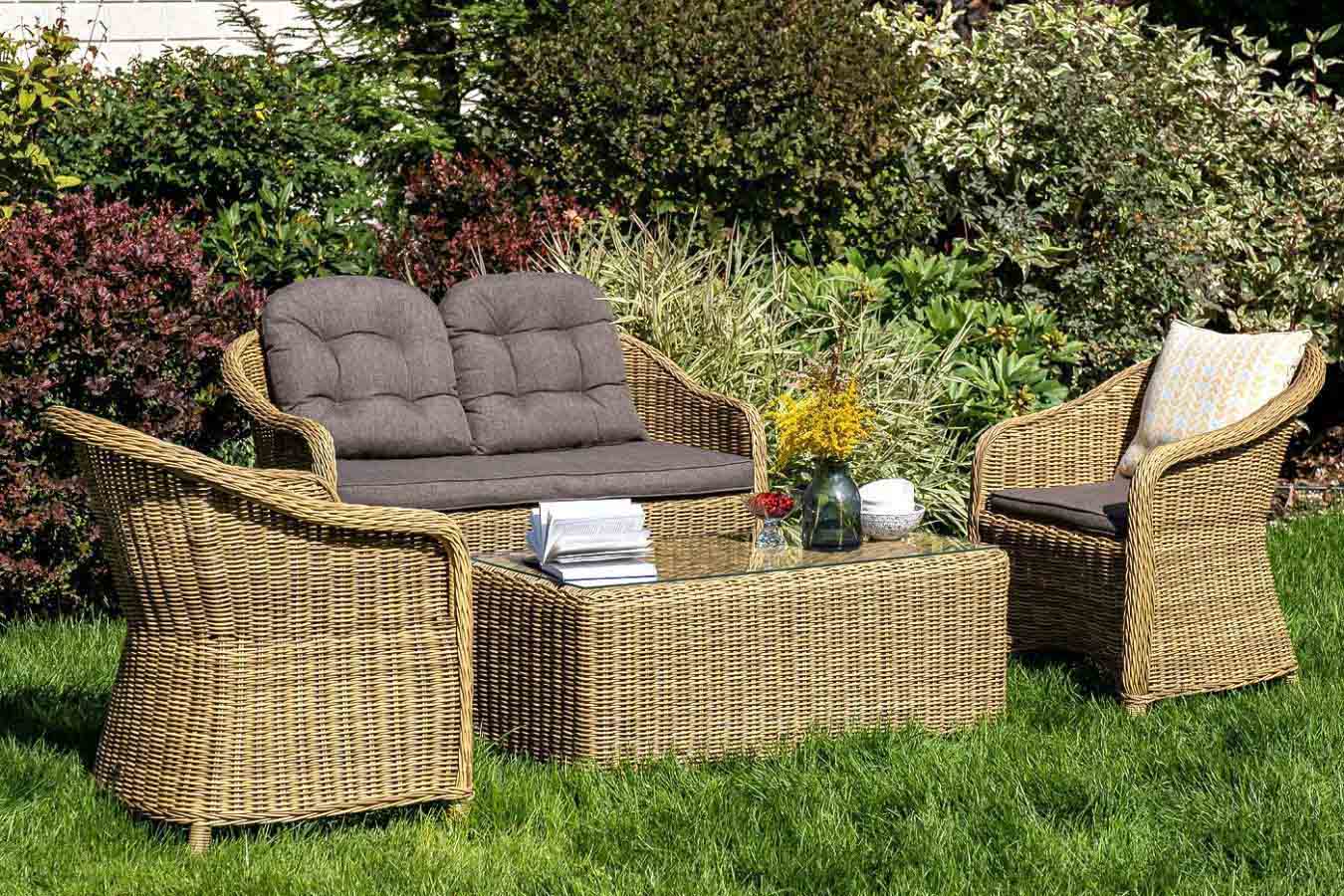 Garden and Outdoor Furniture for Sale in Kampala Uganda. Home, Bar, Restaurant, Hotel Garden Furniture Supplier in Uganda. Balcony Furniture, Patio Furniture in Uganda, Resin Wicker, All Weather Wicker Furniture in Uganda, Outdoor and Garden Furniture Manufacturer in Uganda. Chrome Outdoor Furniture Uganda, Ugabox