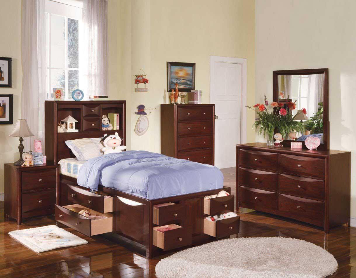 Beds in Kampala Uganda. Wood Furniture: Bedroom Furniture Design And Making in Uganda. Luxury Bedroom Furniture, House, Hotel And Apartments Office Manufacturing And Supply in Uganda. Home Furniture, Office Furniture, Hotel Furniture, Wood Furniture Manufacturer in Uganda, Erimu Company Ltd, Namagoma Furniture Factory on Masaka Road, Nabbingo Wakiso Uganda, Ugabox