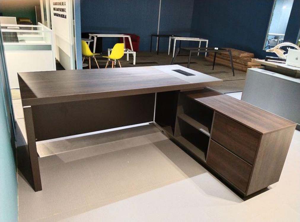 Office Desks for Sale in Kampala Uganda. CEO Table Furniture, Office Furniture in Uganda, Custom Made Office Furniture Design And Making in Uganda, Timber King Furniture Company Supplier in Uganda, Ugabox