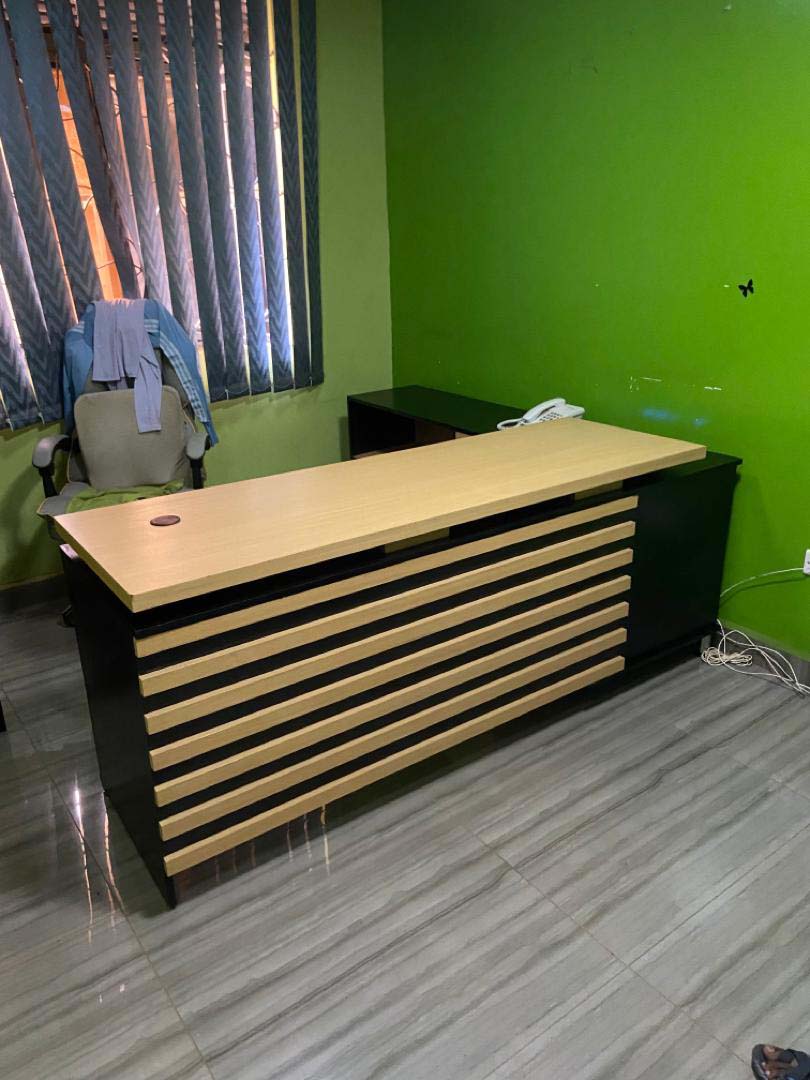 Office Desks for Sale in Kampala Uganda. CEO Table Furniture, Office Furniture in Uganda, Custom Made Office Furniture Design And Making in Uganda, Timber King Furniture Company Supplier in Uganda, Ugabox