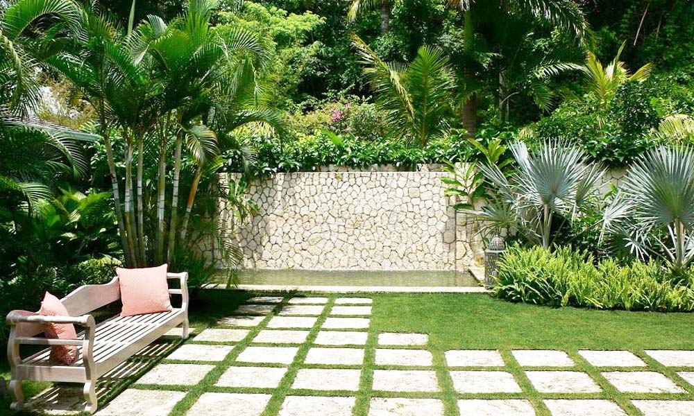 Iconic Hedges, Gardeners, Gardens, Kampala Uganda Gardening and Landscaping, Home Decor, Interior & Exterior Design, Herbs, Flowers, Flower Pots Kampala Uganda, Ugabox