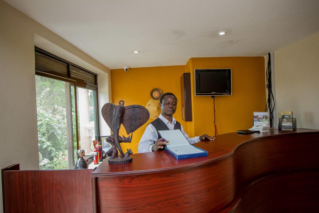 Tuzza Hotel Bushenyi, Top Accommodation, Restaurant, Bed & Breakfast, Bar, Workshops and Conference Venue, Beautiful Gardens for Events: Weddings & Private Parties, Birthday Parties, Resort 3 Star Hotel in Bushenyi Uganda, Ugabox