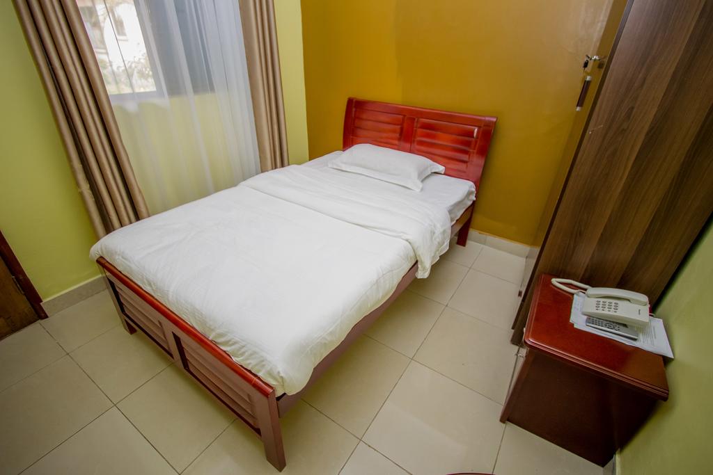 Tuzza Hotel Bushenyi, Top Accommodation, Restaurant, Bed & Breakfast, Bar, Workshops and Conference Venue, Beautiful Gardens for Events: Weddings & Private Parties, Birthday Parties, Resort 3 Star Hotel in Bushenyi Uganda, Ugabox