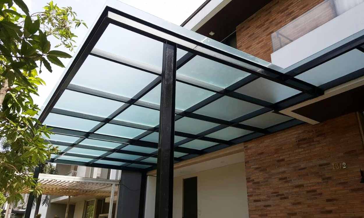 Polycarbonate Pergola Roof in Kampala Uganda. Pergola Roof Design and Installation. Other Services: Wood/Steel/Aluminium Pergola Design and Installation, Aluminium Roofs, Glass Roofs, Aluminium Doors and Windows, Home Interior and Exterior Design, Aluminium Products, Aluminium Construction, Aluminium House, Aluminium Building, Aluminium/Metal/Steel Fabrication in Kampala Uganda, Ugabox