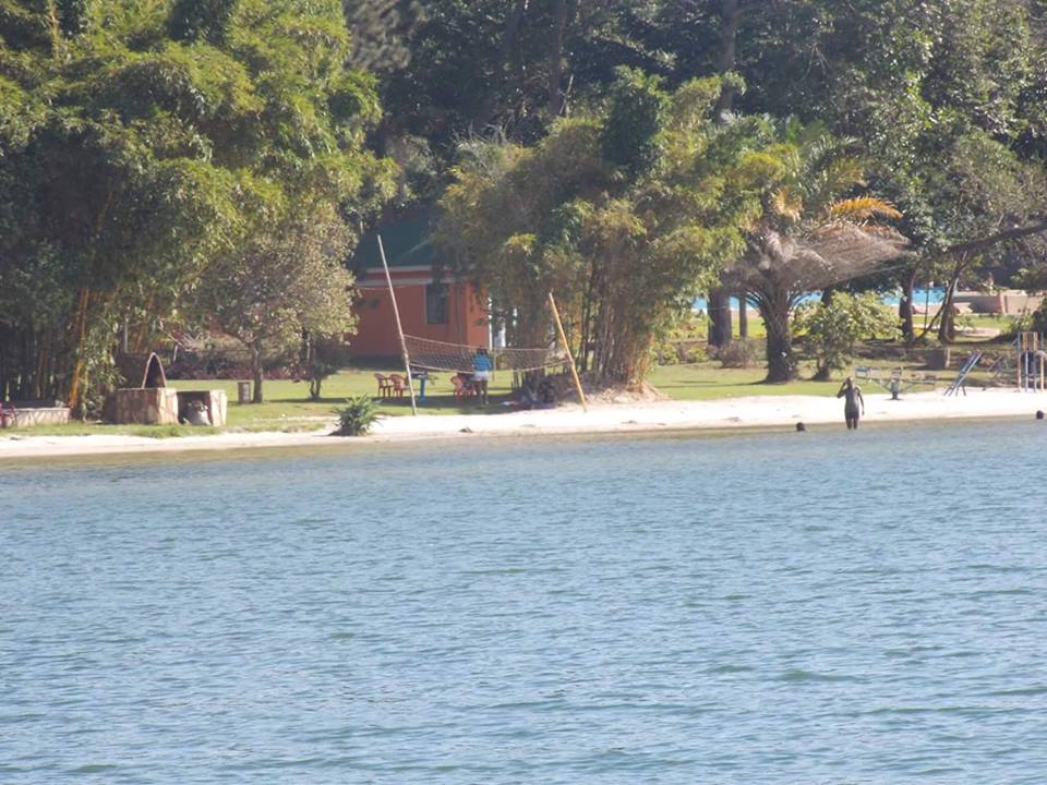 AA Safaris and Tours Uganda, Gorilla Tracking, Chimpanzee Tracking, Mountaineering, White Water Rafting, Wildlife Viewing, Birding, Honeymoon Holidays, Culture & Nature Tours, Primate Safaris, Rwanda & Uganda, East Africa