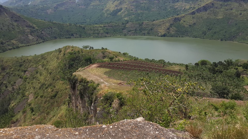 Acacia safaris, Tours & Travel Uganda, Gorilla Tracking, Chimpanzee Tracking, Mountaineering, White Water Rafting, Wildlife Viewing, Birding, Honeymoon, Cultural & Nature Tours, Primate Safaris, East Africa