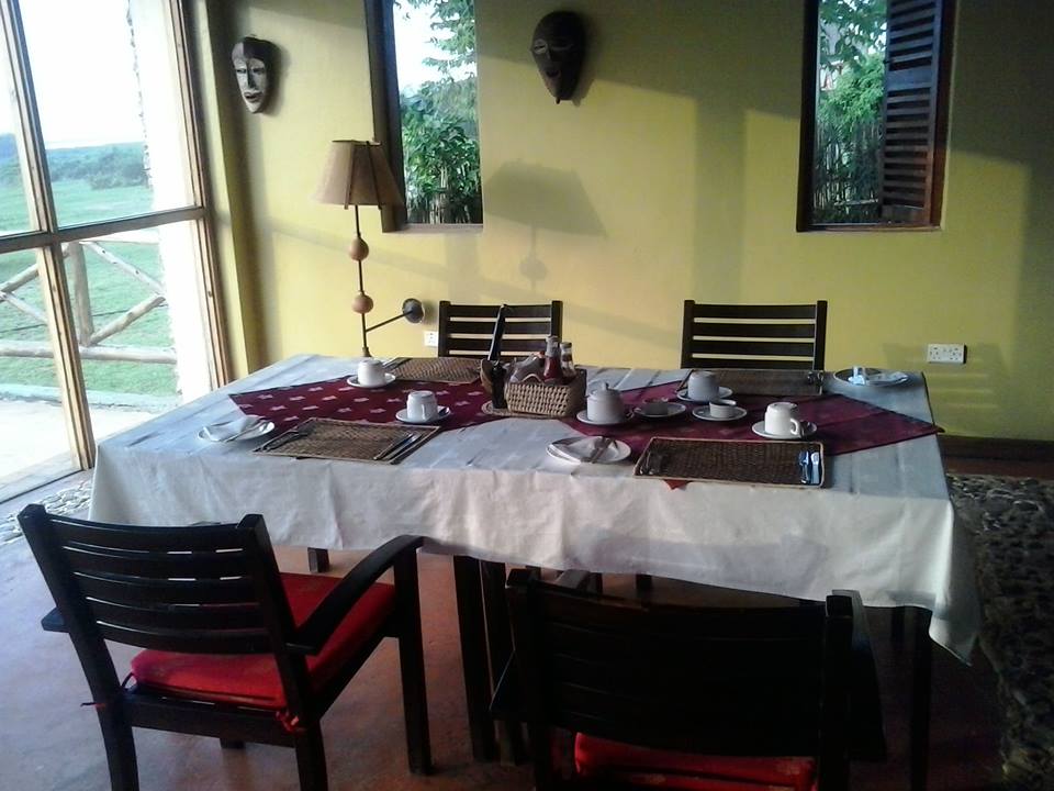 Acacia safaris, Tours & Travel Uganda, Gorilla Tracking, Chimpanzee Tracking, Mountaineering, White Water Rafting, Wildlife Viewing, Birding, Honeymoon, Cultural & Nature Tours, Primate Safaris, East Africa