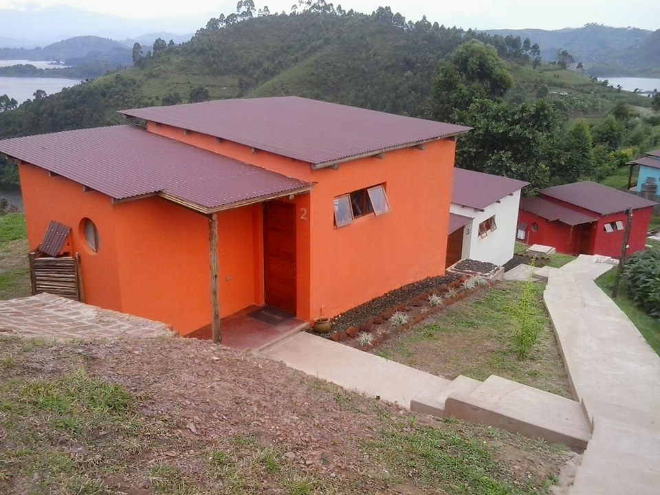 Acacia safaris, Tours & Travel Uganda, Gorilla Tracking, Chimpanzee Tracking, Mountaineering, White Water Rafting, Wildlife Viewing, Birding, Honeymoon, Cultural & Nature Tours, Primate Safaris, East Africa