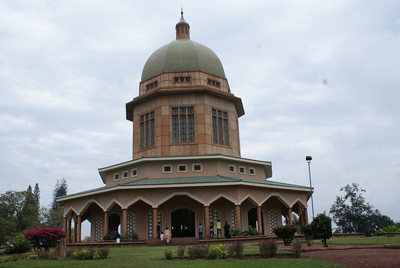 Around Africa Safaris Uganda, Mountain gorilla trekking, Chimpanzee trekking, Safari game drives, 1000+ bird species, 330 mammal species, Birding, White water rafting, Rwenzori mountain hikes, River Nile boat rides, Community tourism, Uganda