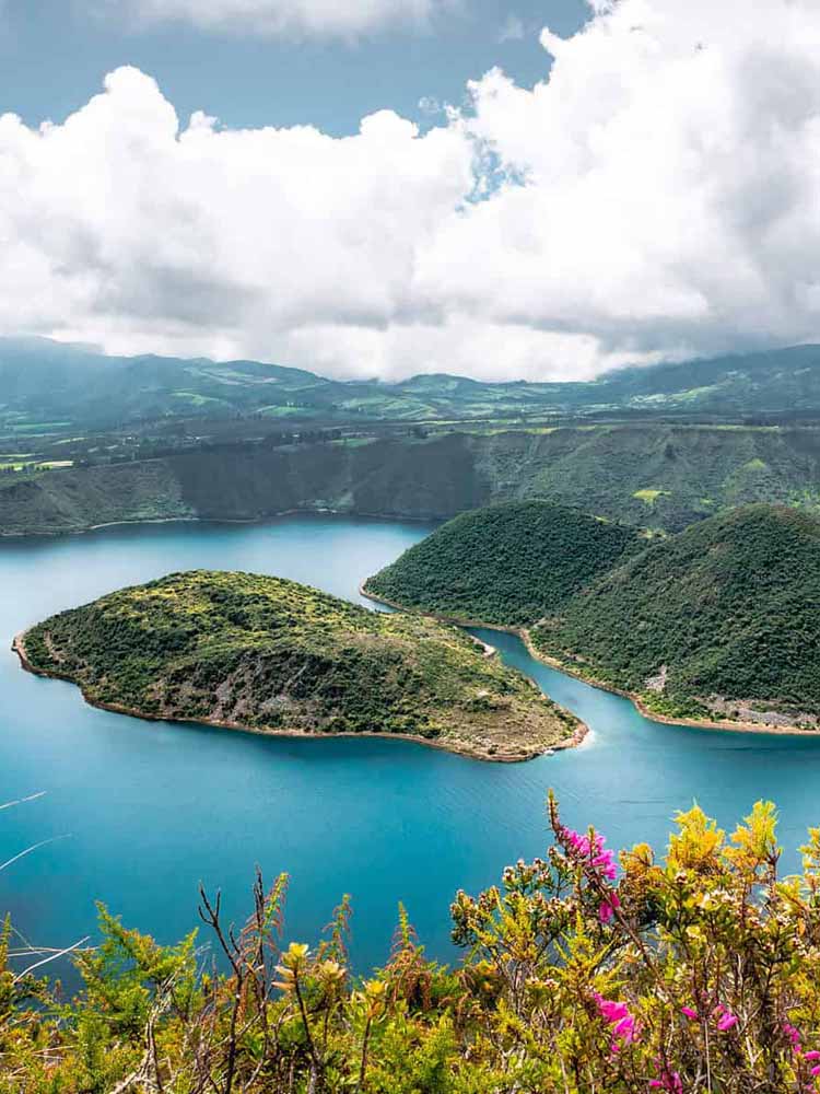 Top Attractions Ecuado. Ecuado Leading Tourist Attractions. Holiday Tours And Travel. Ugabox.com