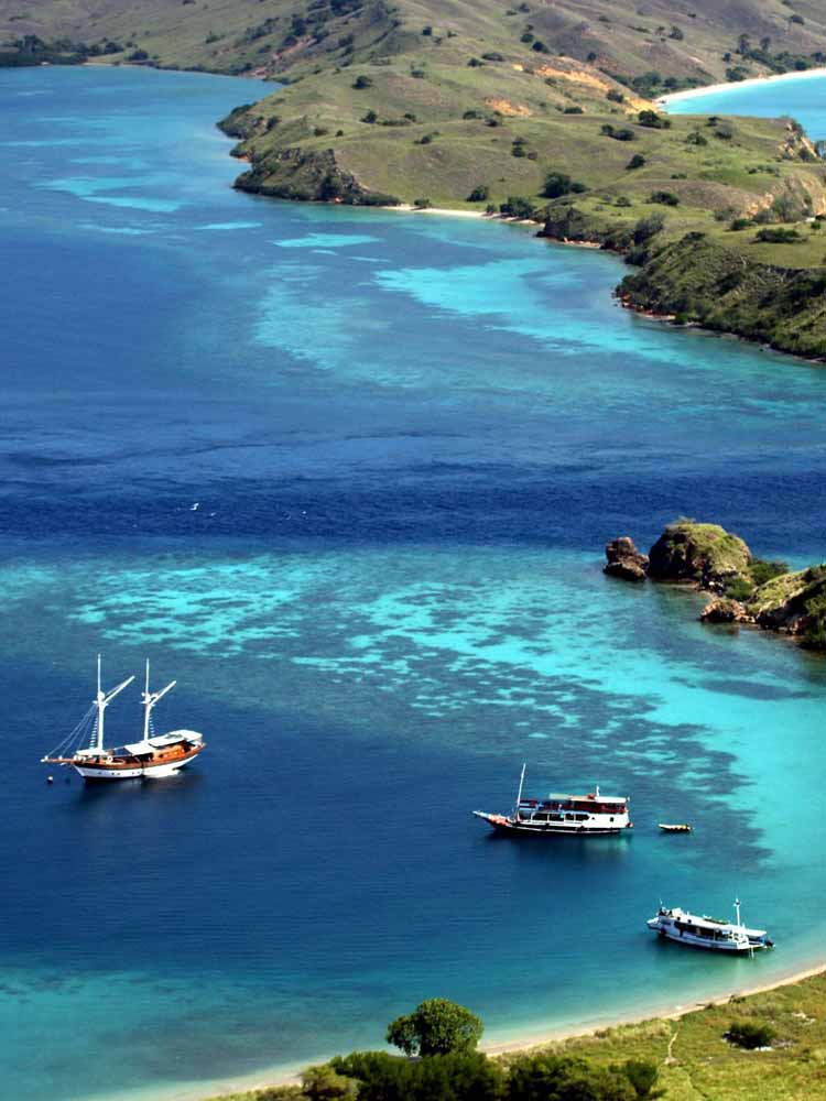 Top Attractions Indonesia. Indonesia Leading Tourist Attractions. Holiday Tours And Travel. Ugabox.com