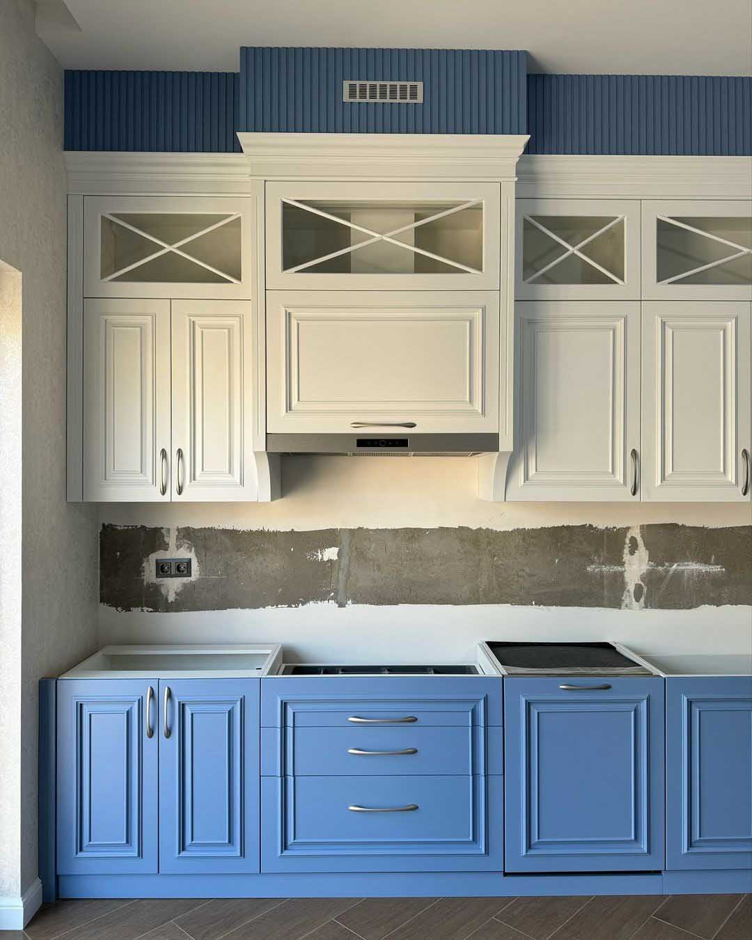 Kitchen cabinets design in Kampala Uganda. Wood cabinets installation. Trust Interiors Uganda. Leading interior design company in Uganda. Services: Interior design services, installation services, manufacturing of modern stylish furniture products in Uganda, East Africa. ugabox.com