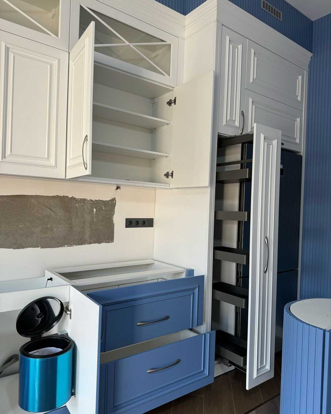 Kitchen cabinets design in Kampala Uganda. Wood cabinets installation. Trust Interiors Uganda. Leading interior design company in Uganda. Services: Interior design services, installation services, manufacturing of modern stylish furniture products in Uganda, East Africa. ugabox.com