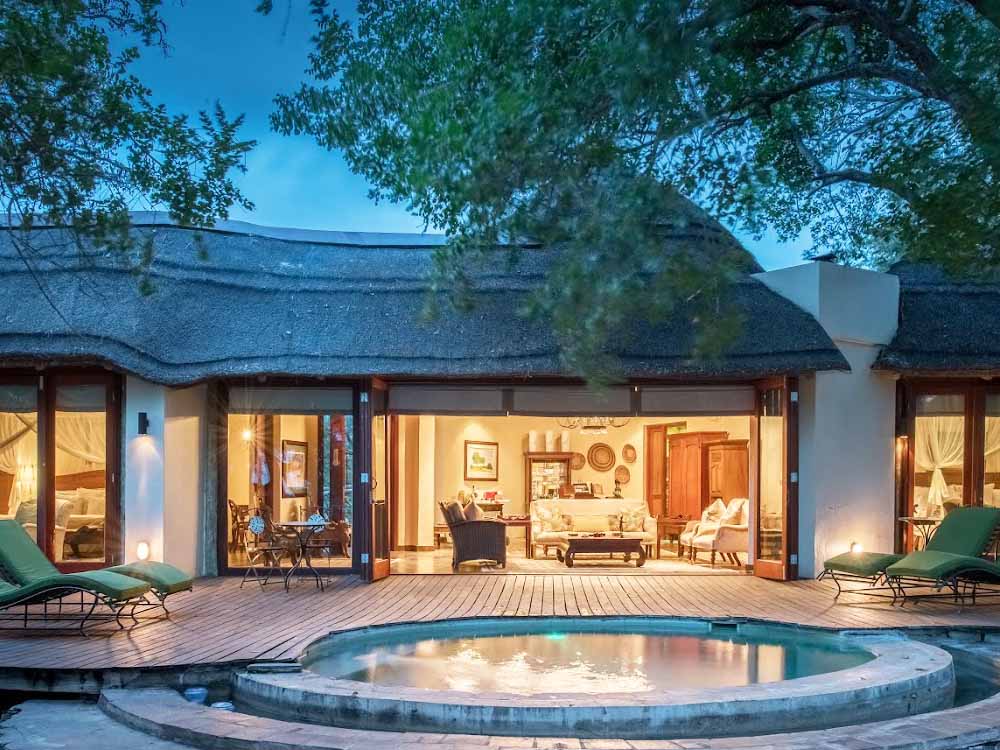 Safari lodges in Uganda, Kenya, Rwanda And Tanzania. Find safari lodges for your tourist accommodation located in or near national parks and game reserves for your safari holiday stay or travel. Ugabox.com